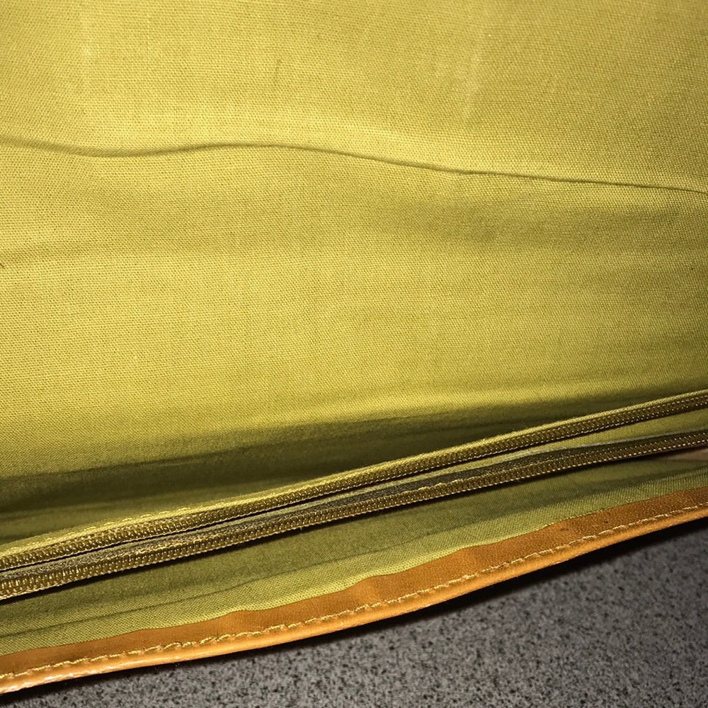 Leather hand clutch - Picture 4 of 7